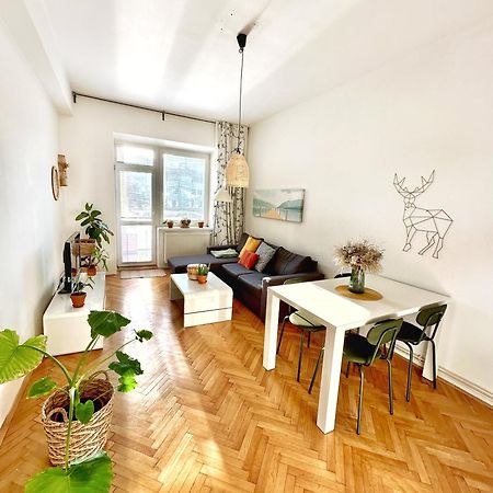 Bright And Central Suite With A Balcony Брно Экстерьер фото