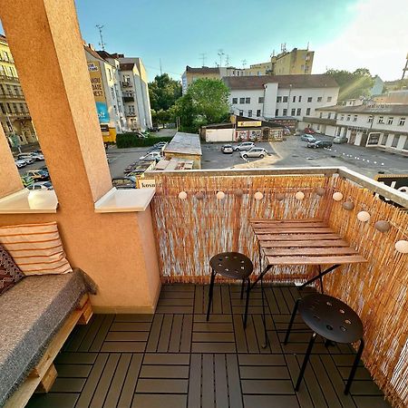 Bright And Central Suite With A Balcony Брно Экстерьер фото