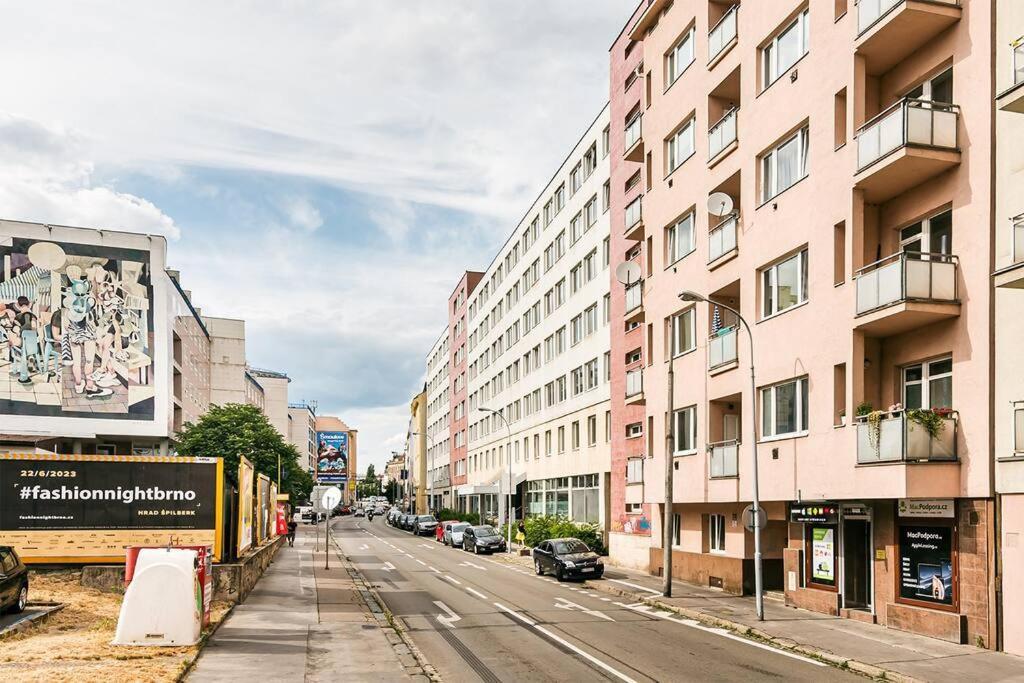 Bright And Central Suite With A Balcony Брно Экстерьер фото