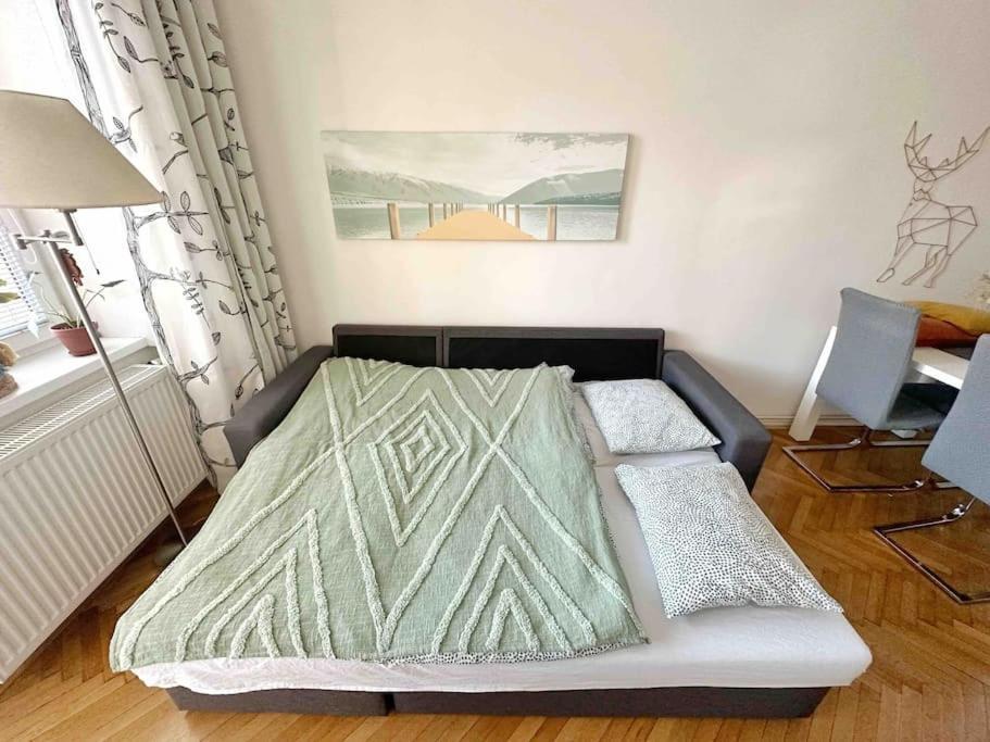 Bright And Central Suite With A Balcony Брно Экстерьер фото