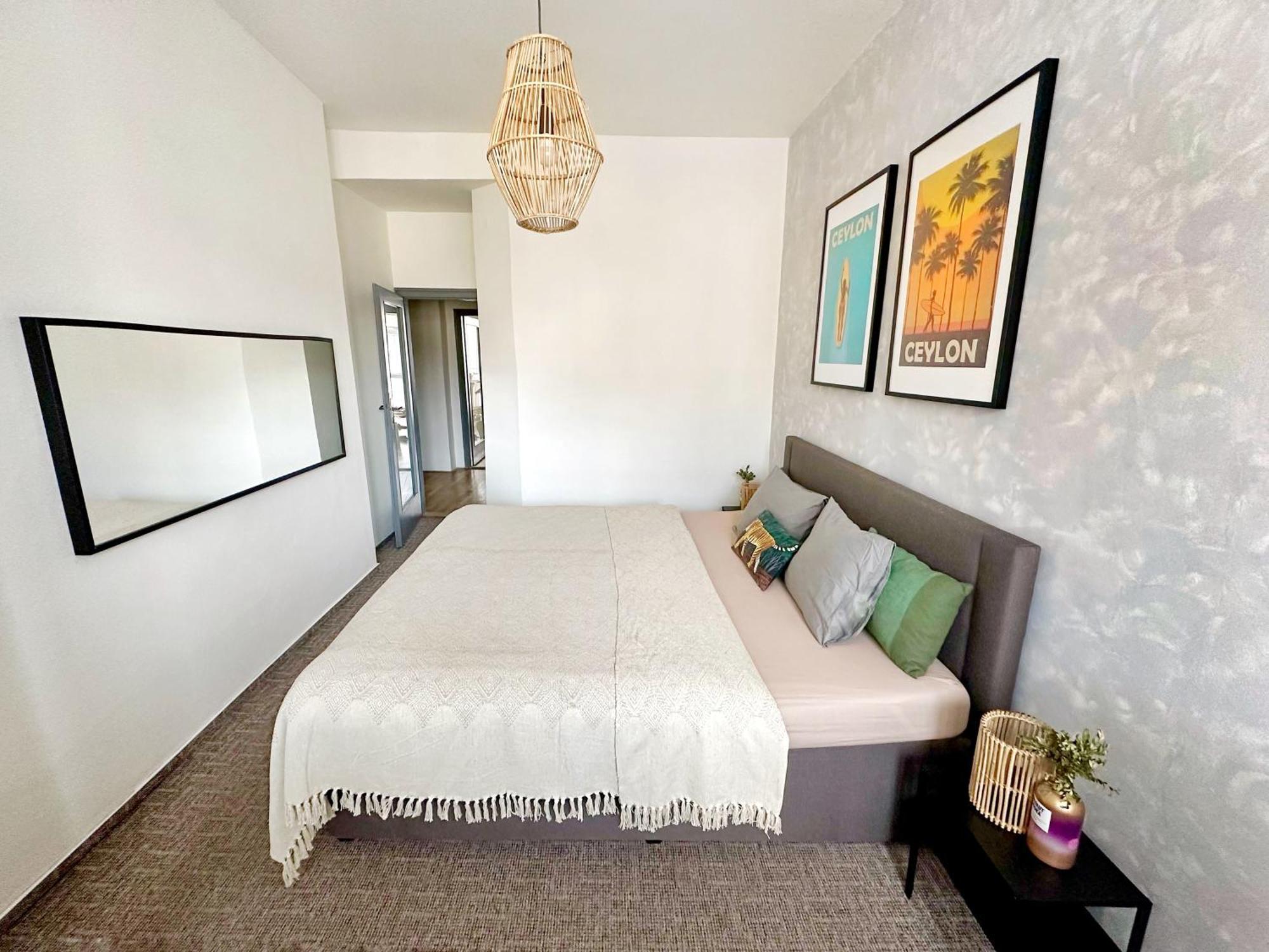 Bright And Central Suite With A Balcony Брно Экстерьер фото