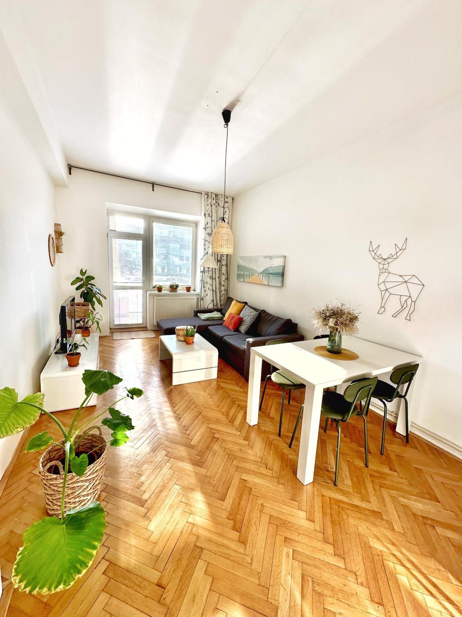 Bright And Central Suite With A Balcony Брно Экстерьер фото