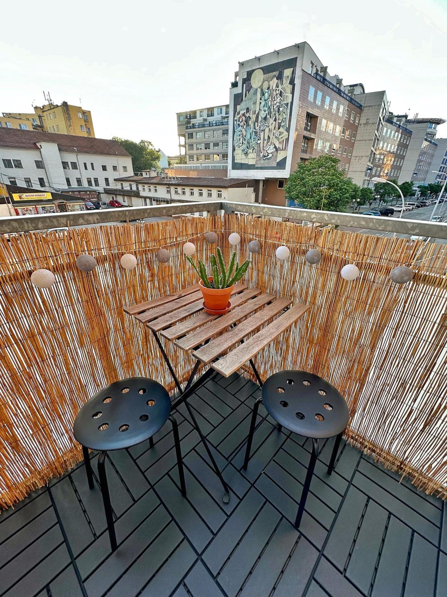 Bright And Central Suite With A Balcony Брно Экстерьер фото